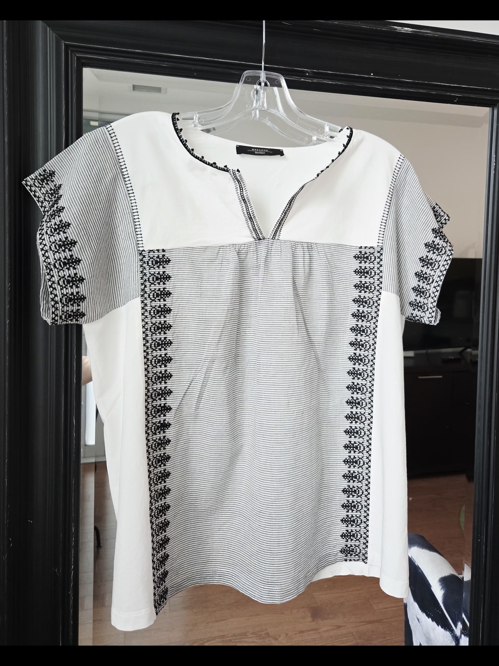 MaxMara White Short-Sleeve Split-Neck Top with Black Embroidery Size M